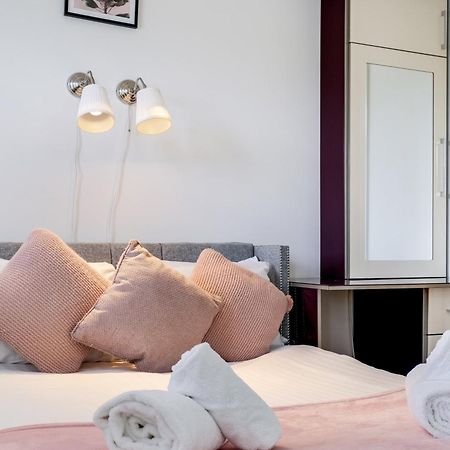 Foxherne 5Bdr 3Ba Serviced House With Parking - Slough By 360Stays Exteriér fotografie