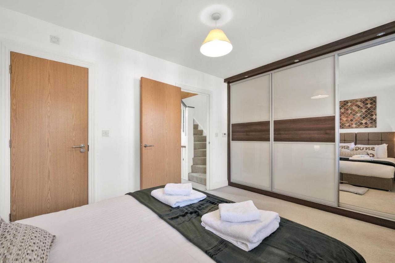 Foxherne 5Bdr 3Ba Serviced House With Parking - Slough By 360Stays Exteriér fotografie