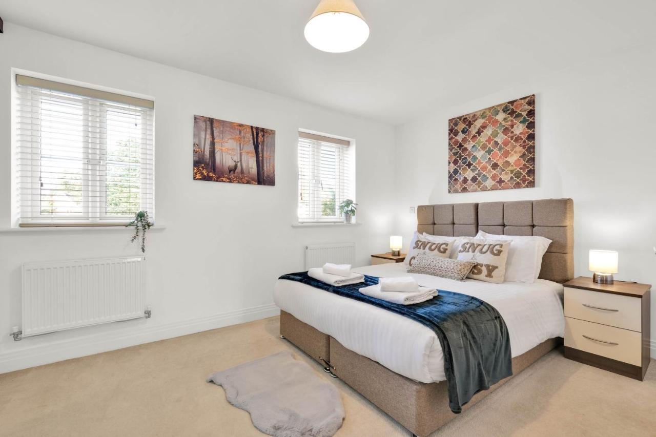 Foxherne 5Bdr 3Ba Serviced House With Parking - Slough By 360Stays Exteriér fotografie