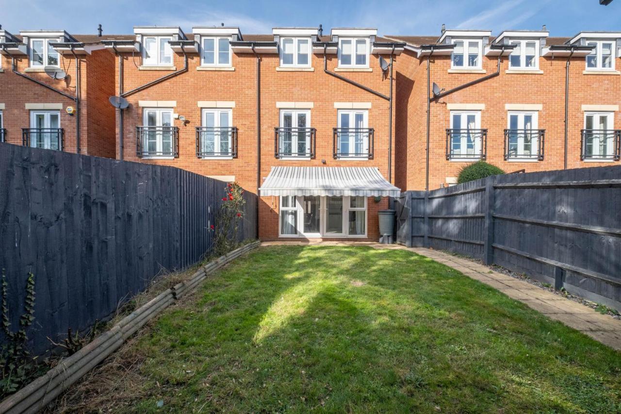 Foxherne 5Bdr 3Ba Serviced House With Parking - Slough By 360Stays Exteriér fotografie
