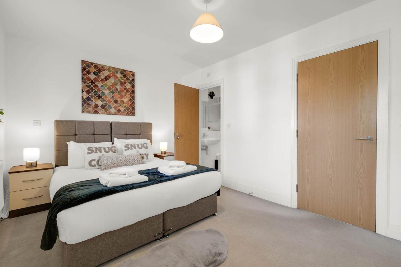 Foxherne 5Bdr 3Ba Serviced House With Parking - Slough By 360Stays Exteriér fotografie