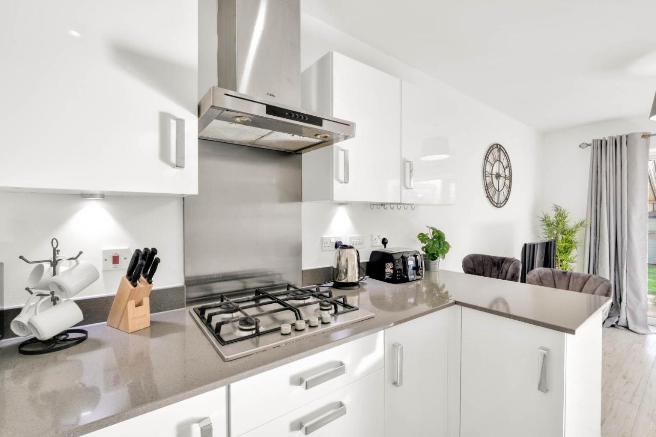 Foxherne 5Bdr 3Ba Serviced House With Parking - Slough By 360Stays Exteriér fotografie