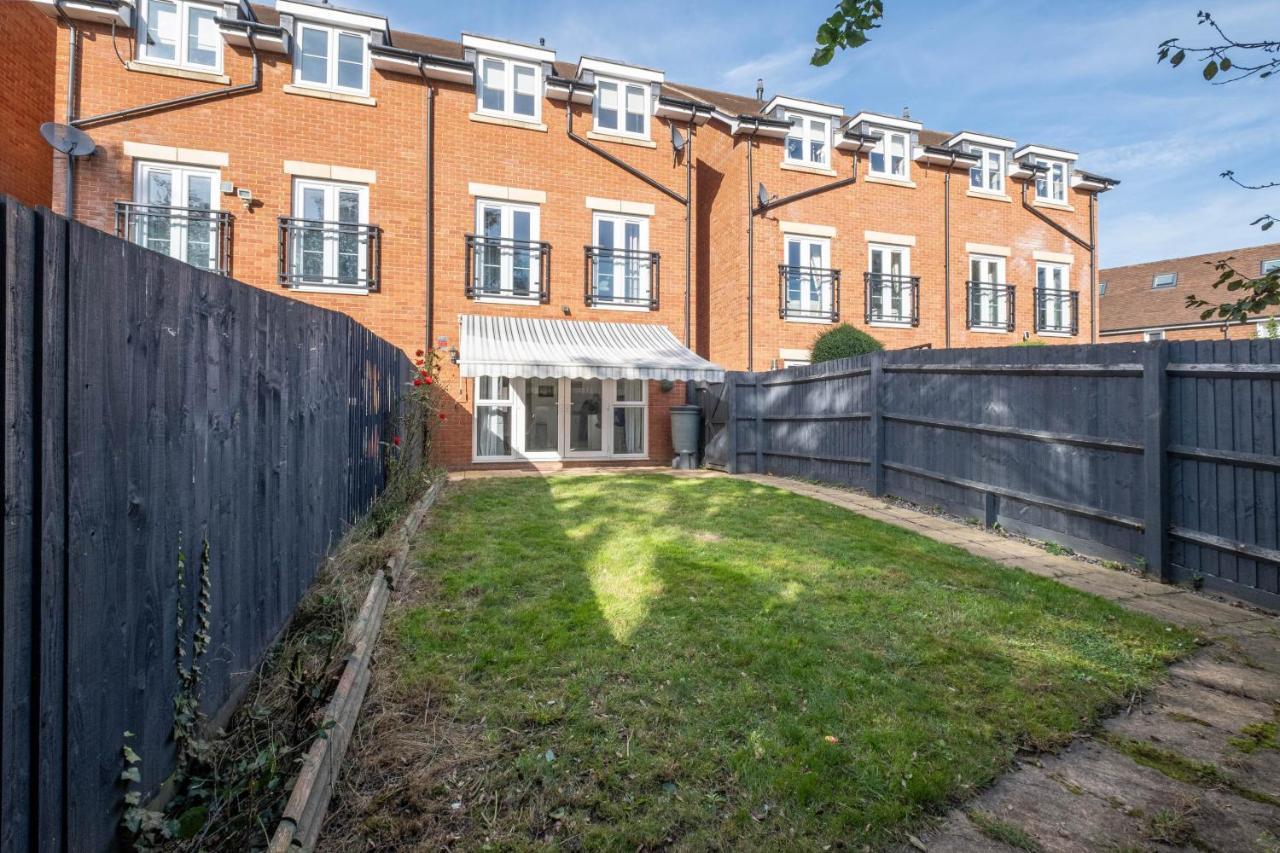 Foxherne 5Bdr 3Ba Serviced House With Parking - Slough By 360Stays Exteriér fotografie