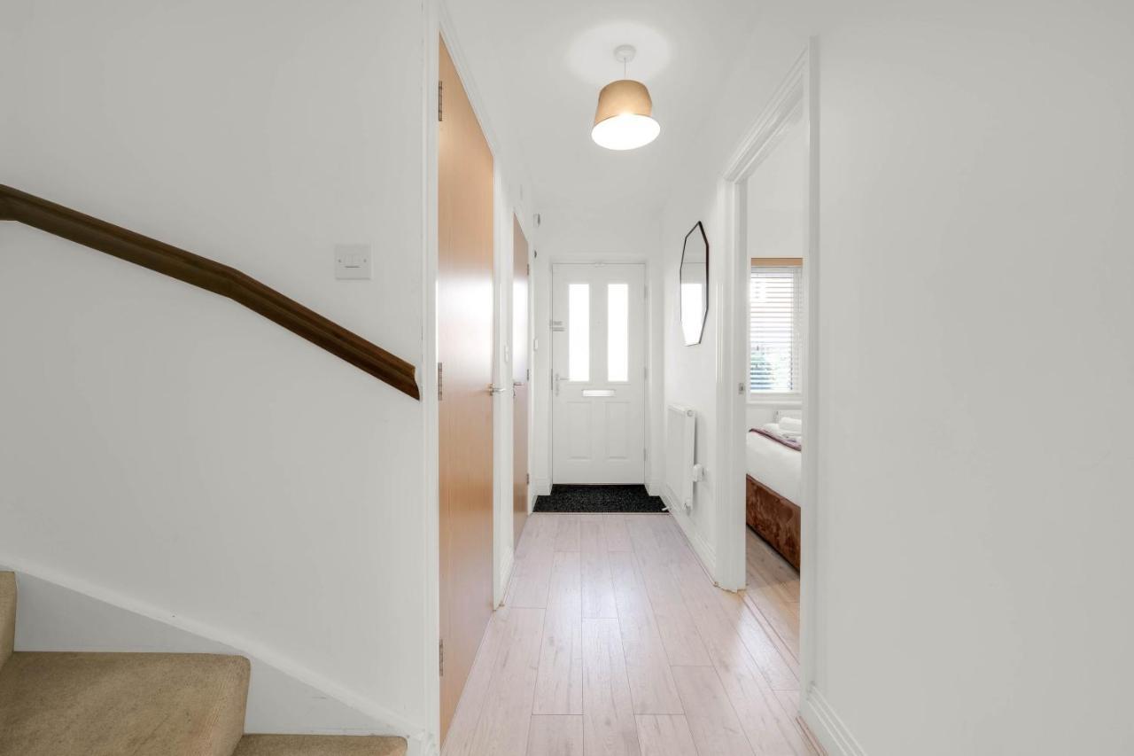 Foxherne 5Bdr 3Ba Serviced House With Parking - Slough By 360Stays Exteriér fotografie