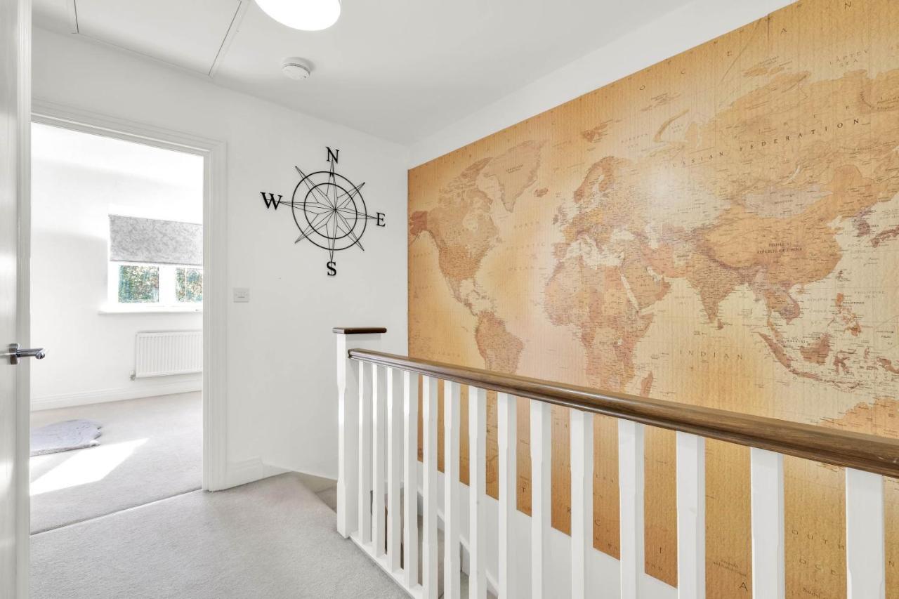 Foxherne 5Bdr 3Ba Serviced House With Parking - Slough By 360Stays Exteriér fotografie
