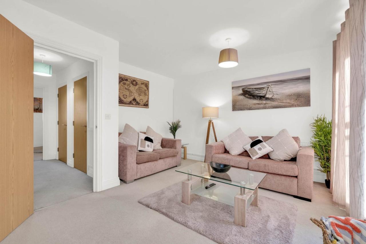 Foxherne 5Bdr 3Ba Serviced House With Parking - Slough By 360Stays Exteriér fotografie
