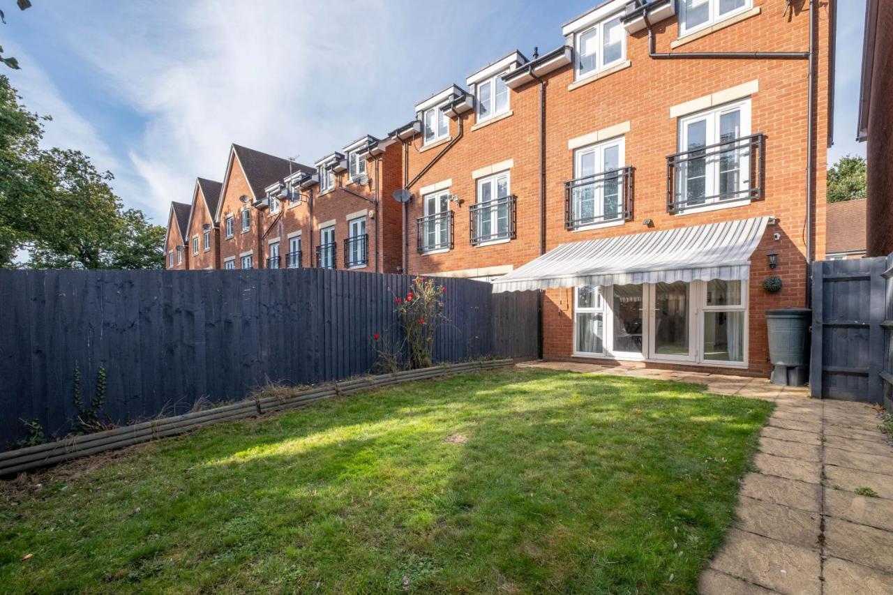 Foxherne 5Bdr 3Ba Serviced House With Parking - Slough By 360Stays Exteriér fotografie