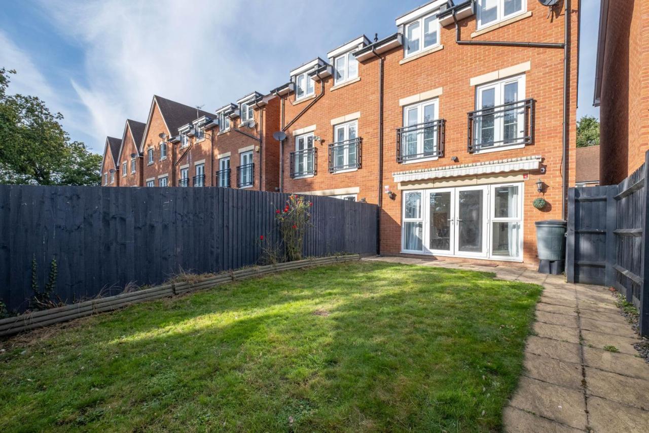 Foxherne 5Bdr 3Ba Serviced House With Parking - Slough By 360Stays Exteriér fotografie