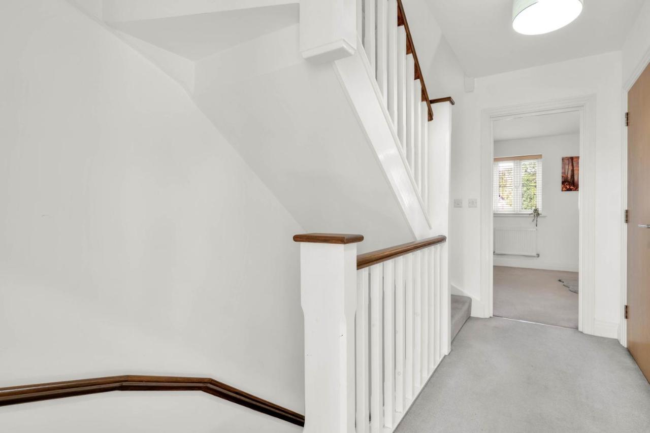Foxherne 5Bdr 3Ba Serviced House With Parking - Slough By 360Stays Exteriér fotografie
