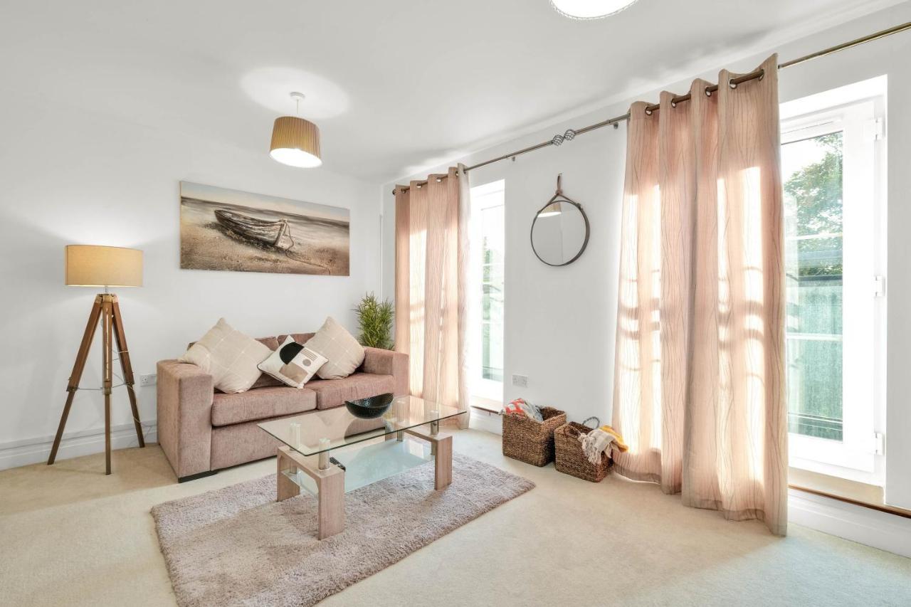 Foxherne 5Bdr 3Ba Serviced House With Parking - Slough By 360Stays Exteriér fotografie