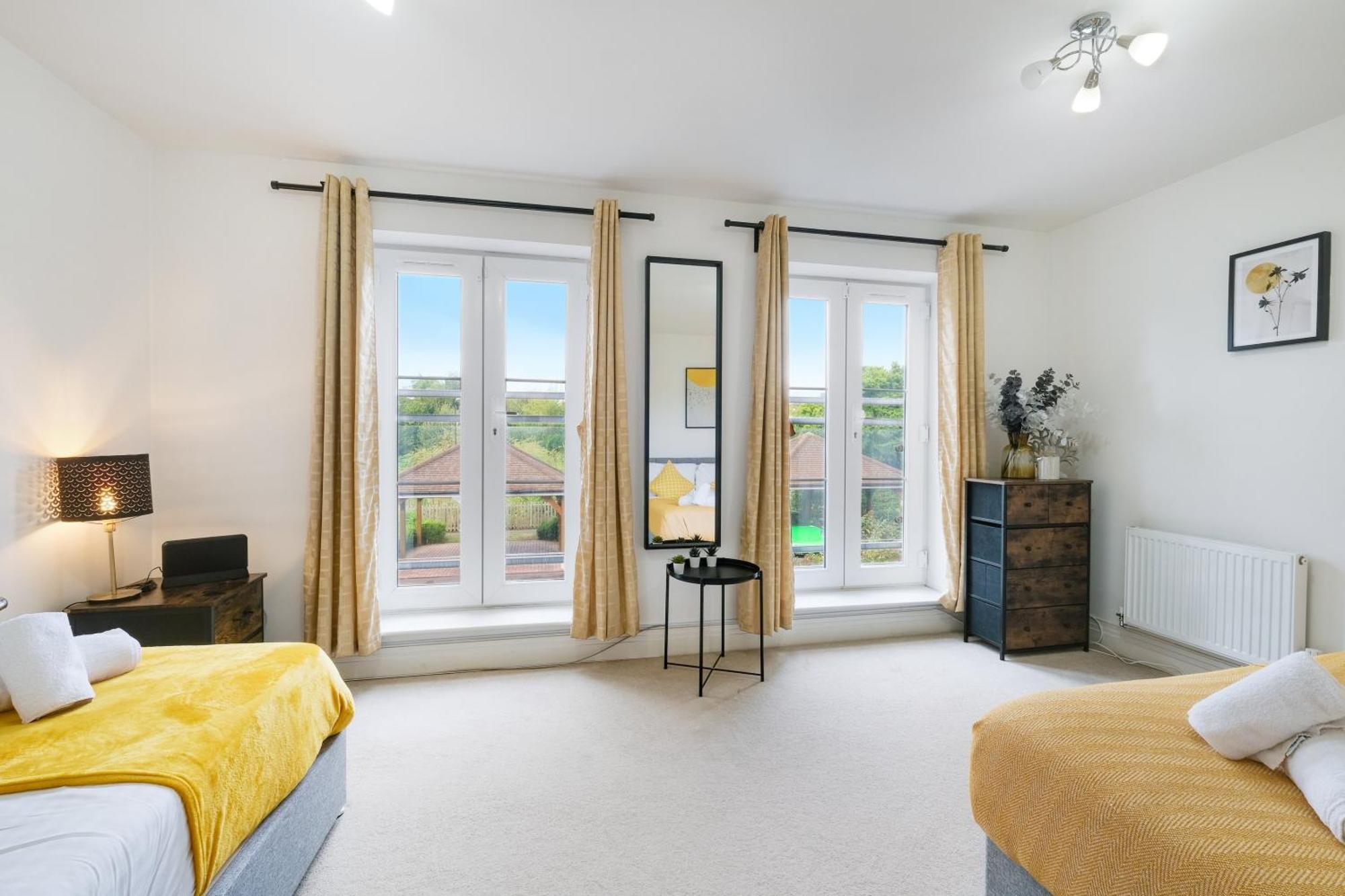 Foxherne 5Bdr 3Ba Serviced House With Parking - Slough By 360Stays Exteriér fotografie